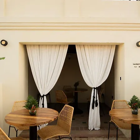 Privado Designer Boutique Hotel